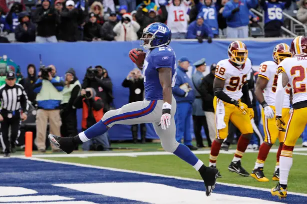 Brandon Jacobs scores in the first quarter, his first touchdown of the game.